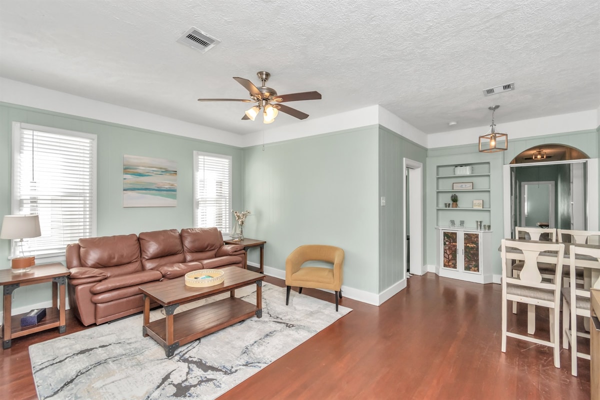 นั่งชิลในที่พักสีเขียวสบายๆพัดลมเต็มรูปแบบ # greendreams