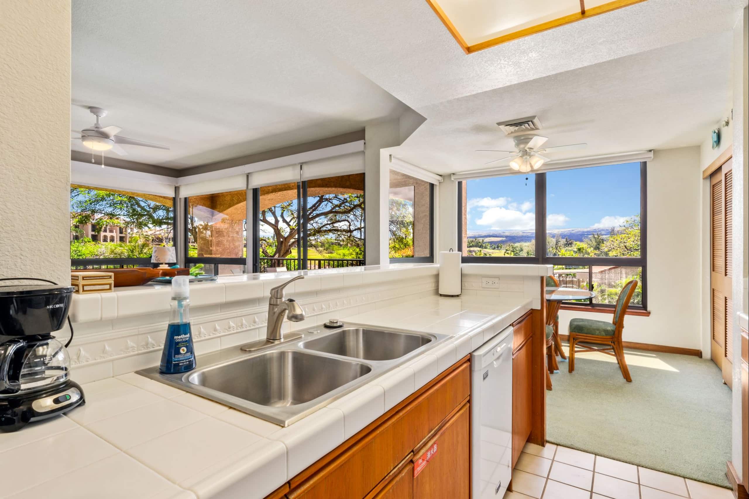 Kohala Coast condo w/ golf views and lanai - Photo 7