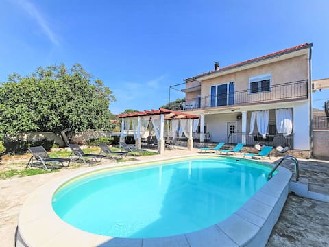 Popular Airbnb listing: Joy on Countryside by Interhome in Dubrava Kod šibenika