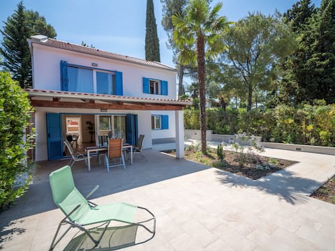 Natali by Interhome