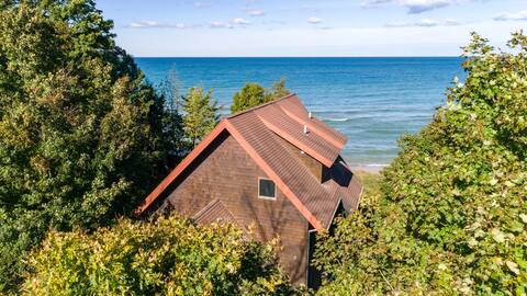 Spacious 5BR Lake Michigan Cottage w/ Private