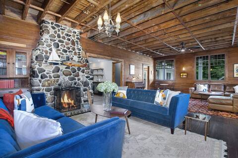 Pine Lodge: Beach, Pool, Hot Tub, Sauna, Porches