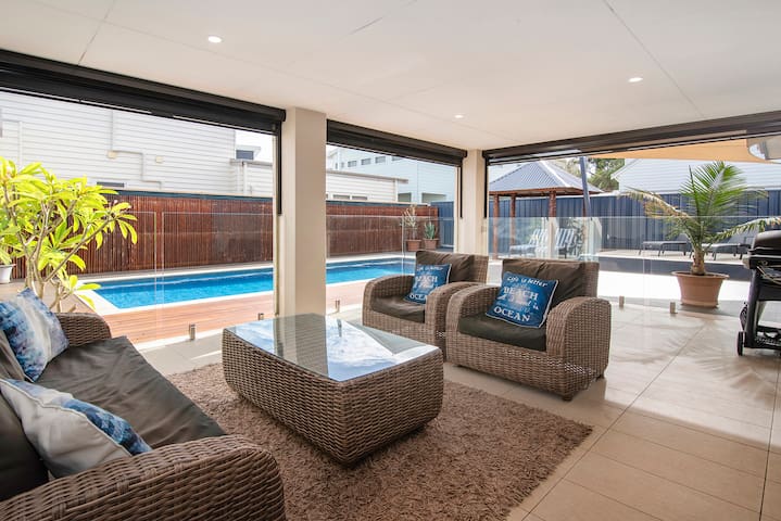 Living the Dream- Pool, WIFI, Arcade Machine, Ping Pong