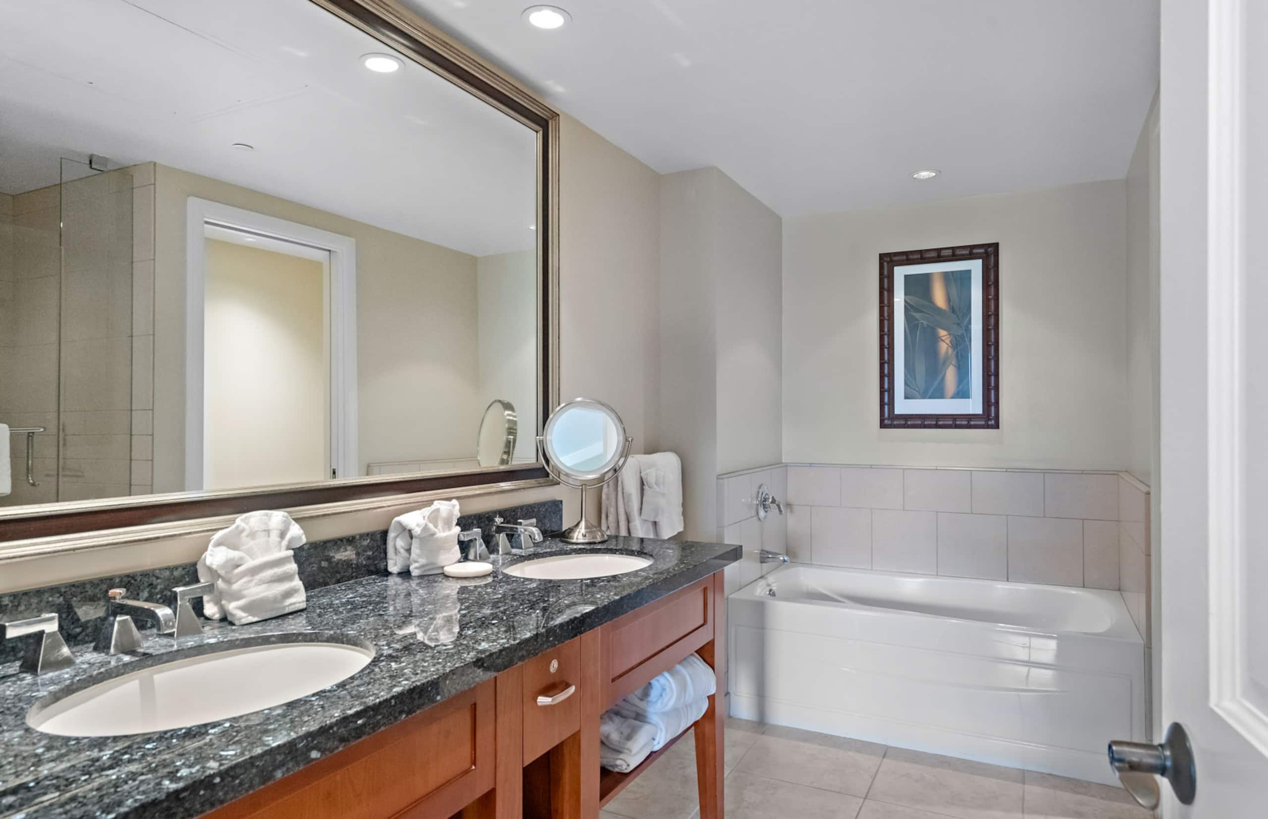 Condo in Lahaina · ★4.85 · 2 bedrooms · 3 beds · 2 baths - Image 25