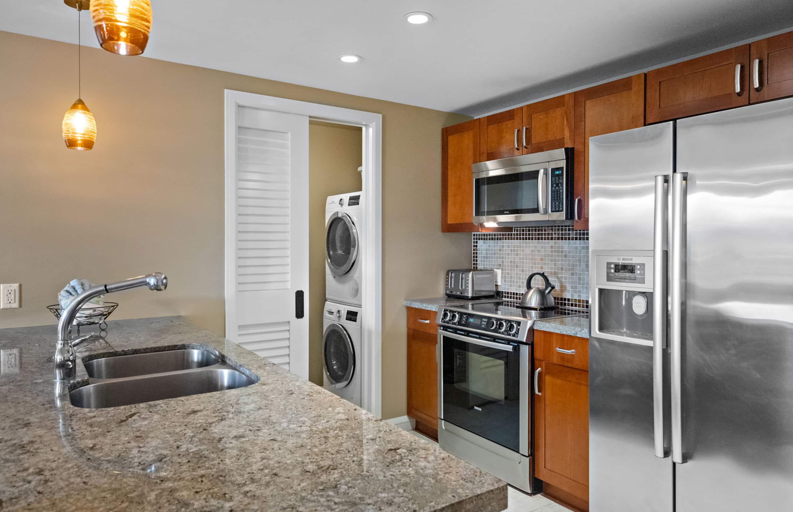 Condo in Lahaina · ★4.85 · 2 bedrooms · 3 beds · 2 baths - Image 13