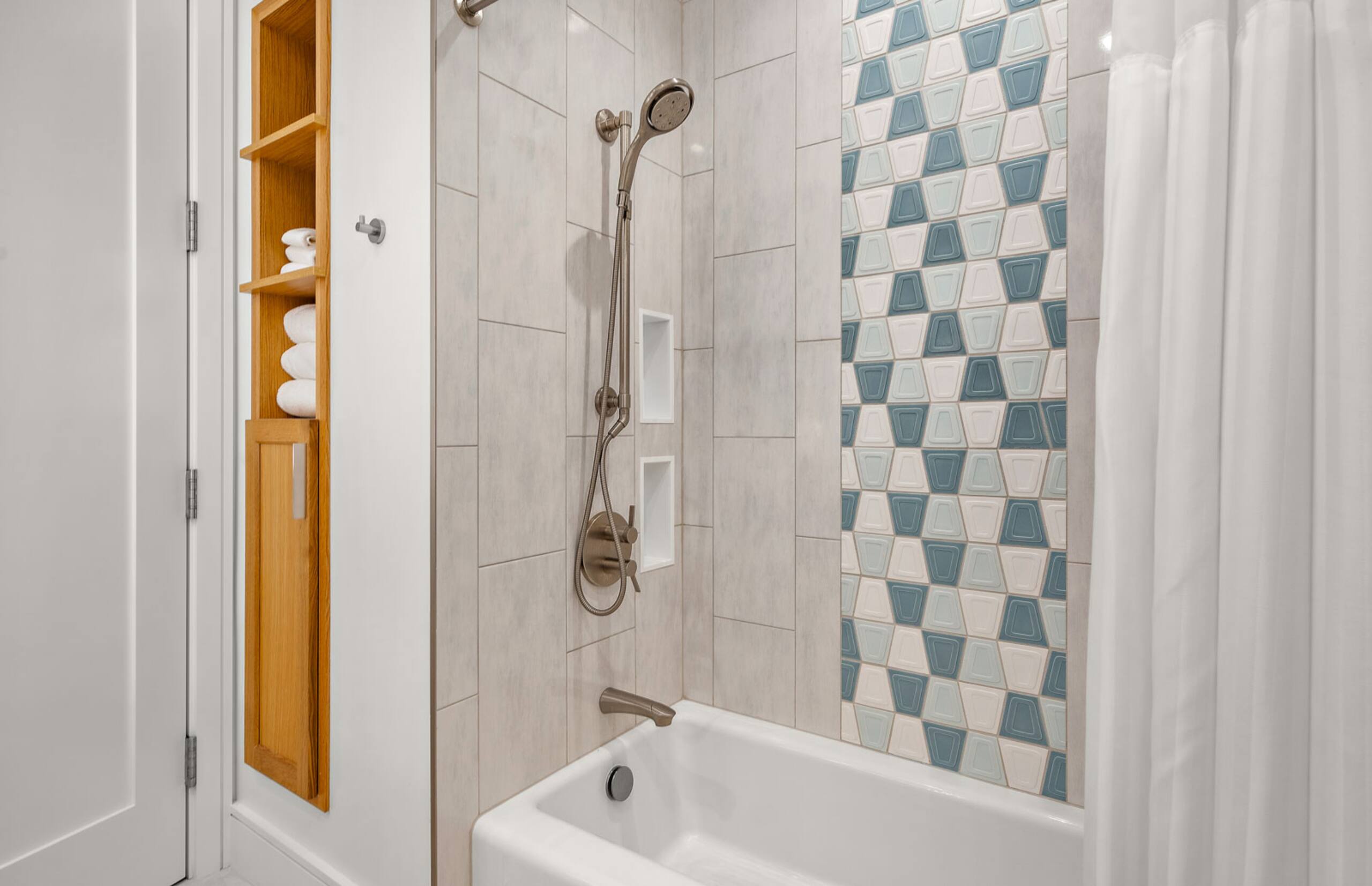 Condo in Lahaina · ★4.43 · 3 bedrooms · 4 beds · 3 baths - Image 32