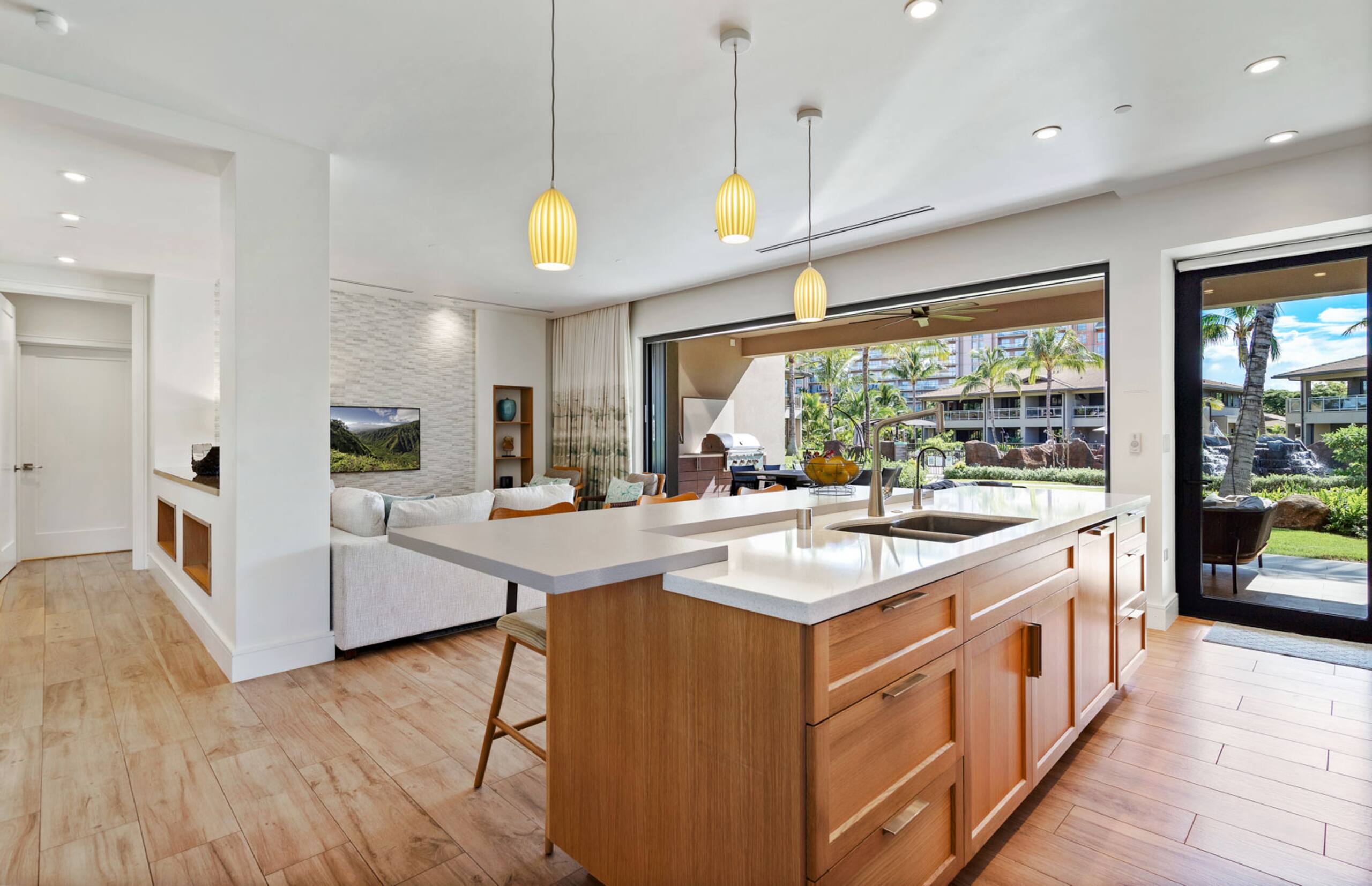Condo in Lahaina · ★4.43 · 3 bedrooms · 4 beds · 3 baths - Image 4