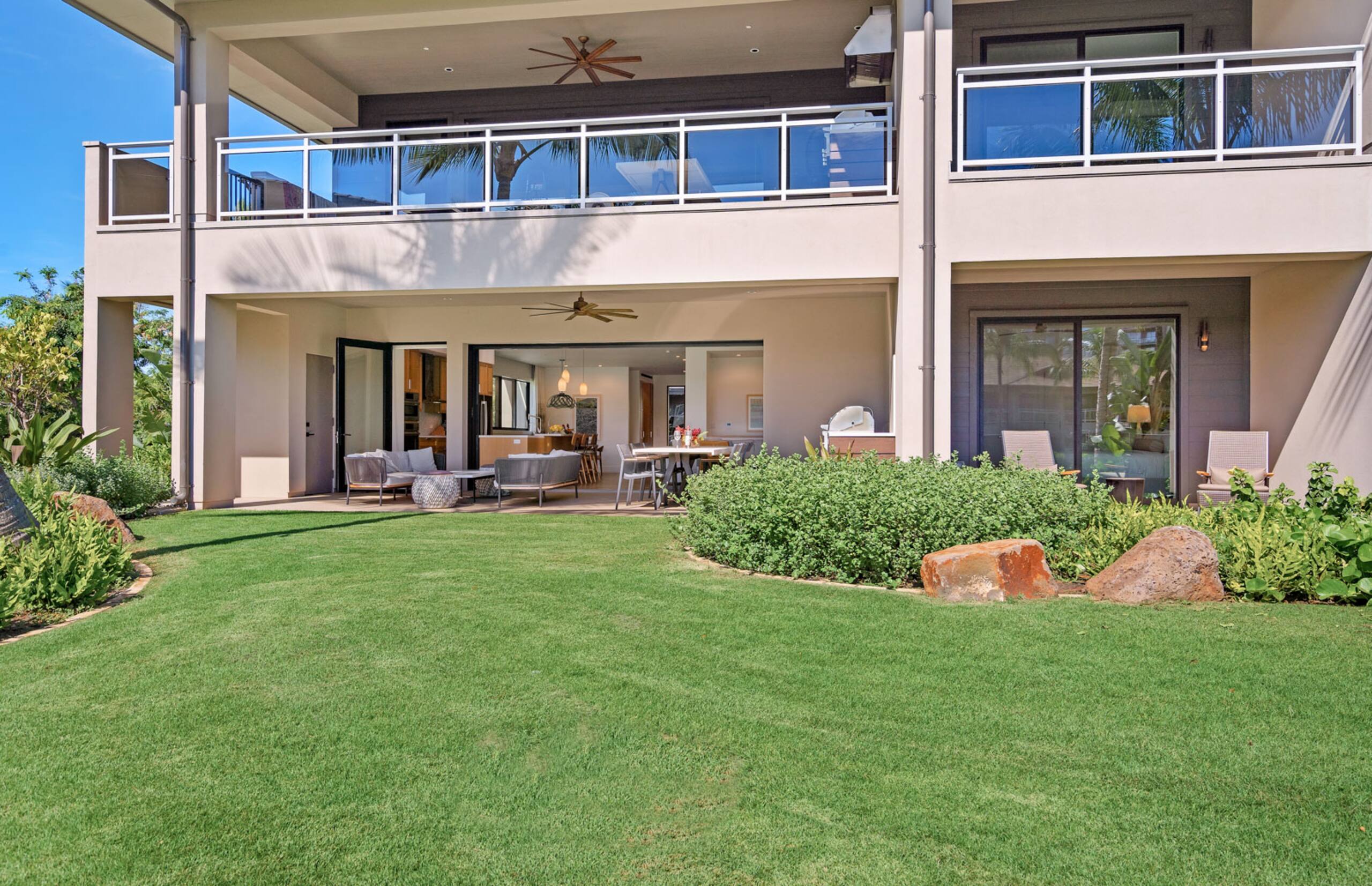 Condo in Lahaina · ★4.43 · 3 bedrooms · 4 beds · 3 baths - Image 2