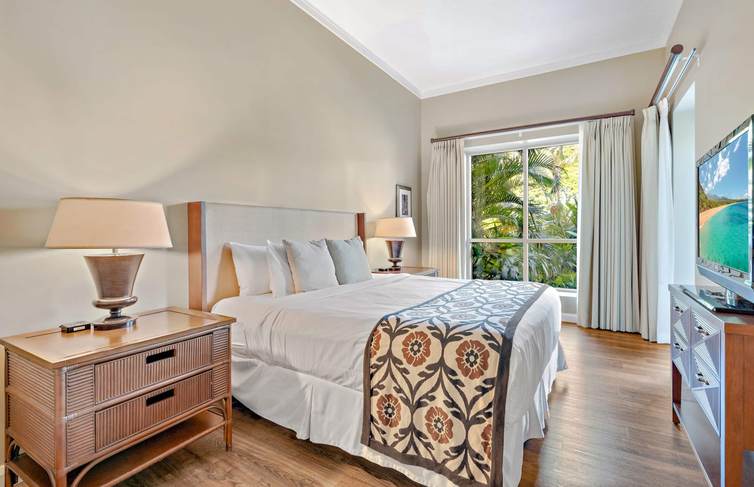 Condo in Lahaina · ★4.84 · 1 bedroom · 2 beds · 1 bath - Image 14