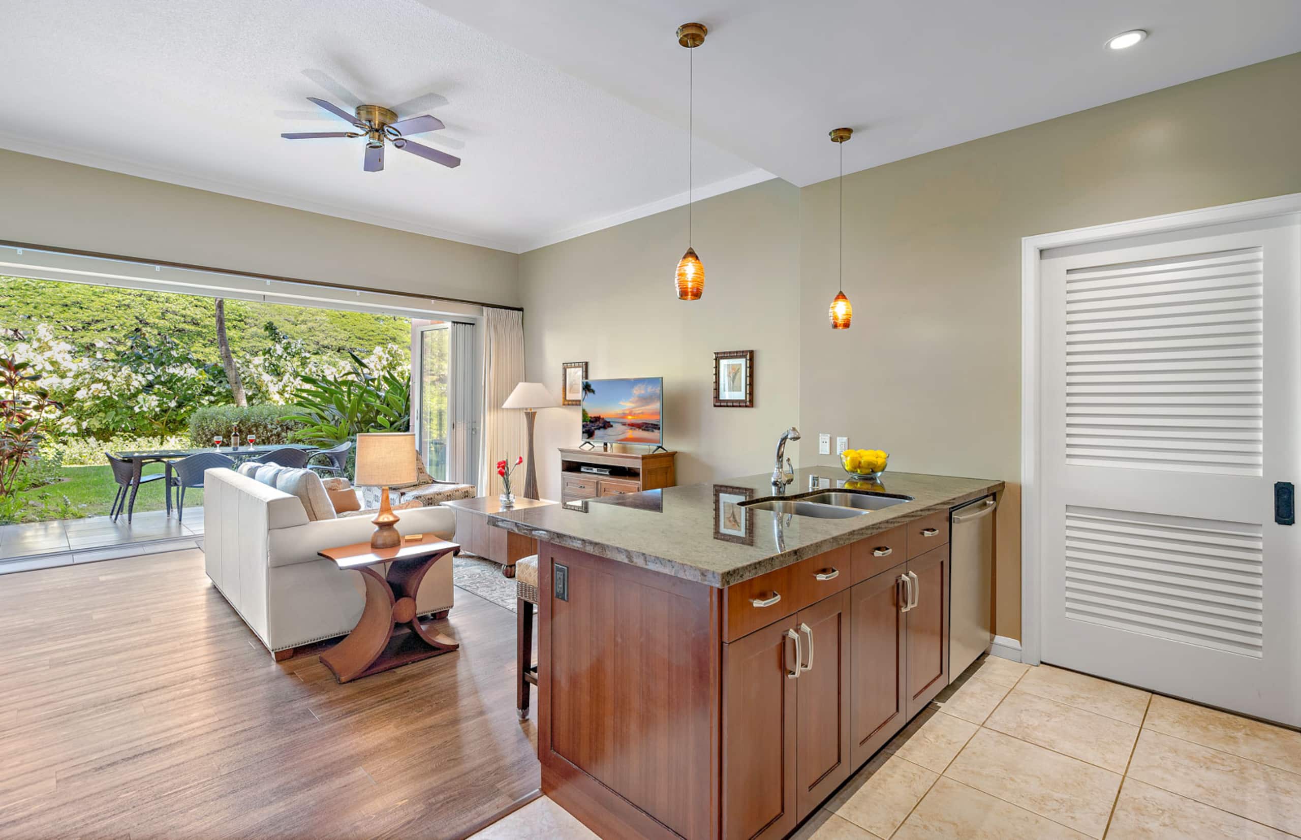Condo in Lahaina · ★4.84 · 1 bedroom · 2 beds · 1 bath - Image 9