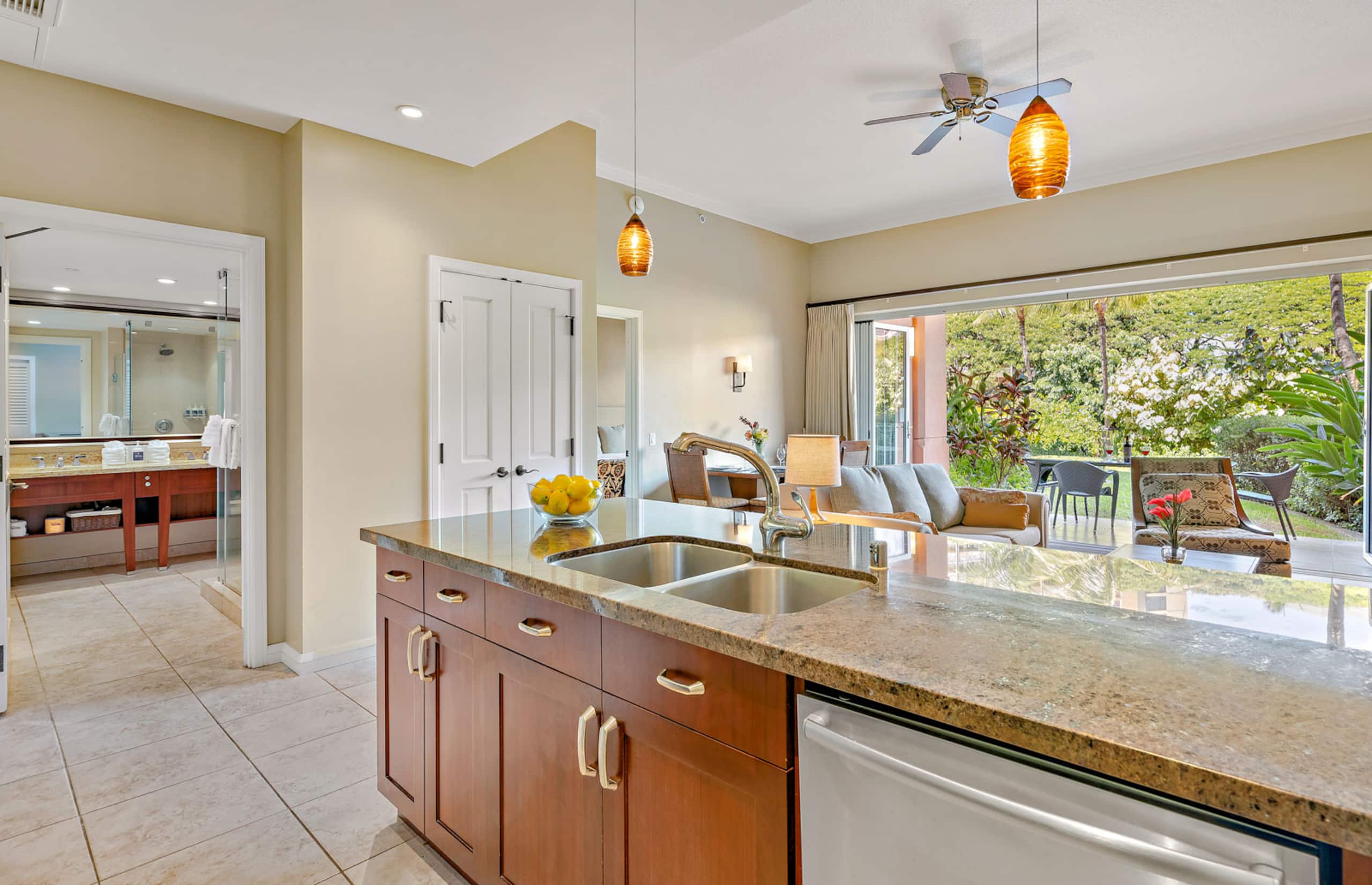 Condo in Lahaina · ★4.84 · 1 bedroom · 2 beds · 1 bath - Image 10