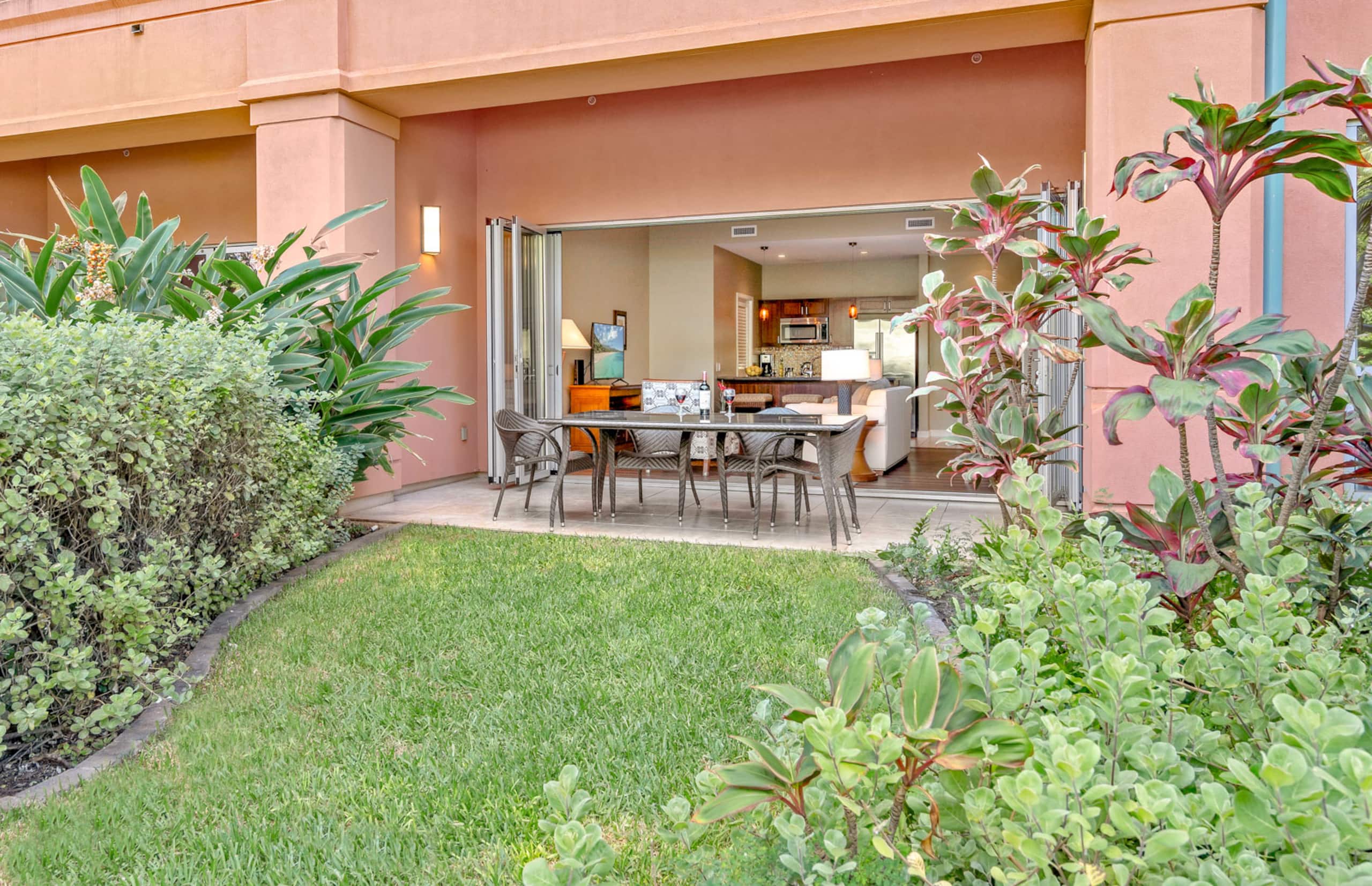 Condo in Lahaina · ★4.84 · 1 bedroom · 2 beds · 1 bath - Image 2