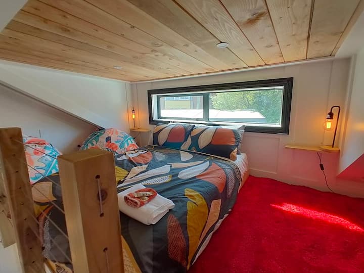 Krevati i dytë në zonën e ndërmjetme.