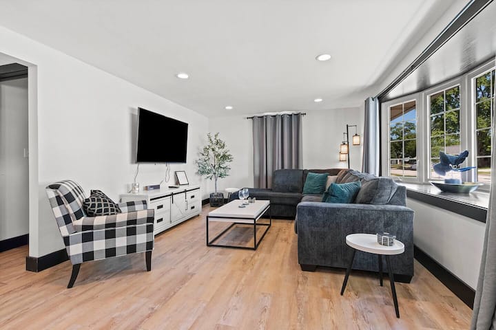 5br House By Lambeau With Game Garage - Green Bay, WI