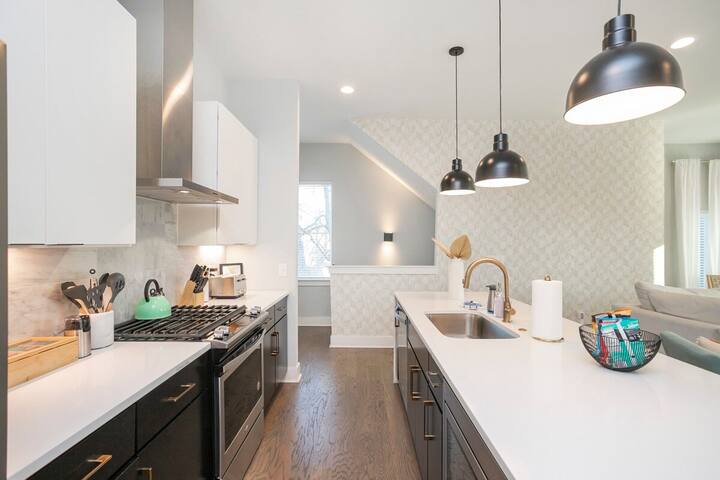 2 Side by Side Homes with Rooftops gallery image 4