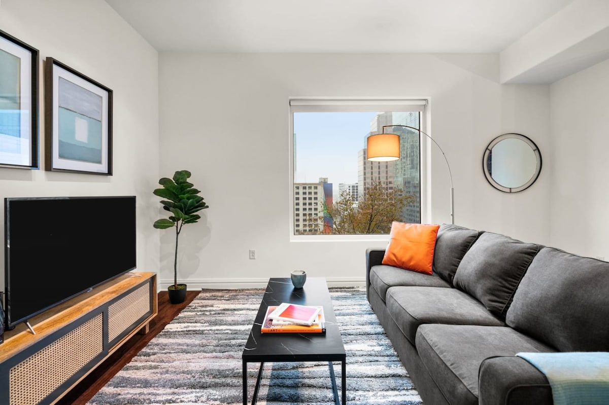 Kasa | Family Friendly 2BD, Pool & Gym | Austin