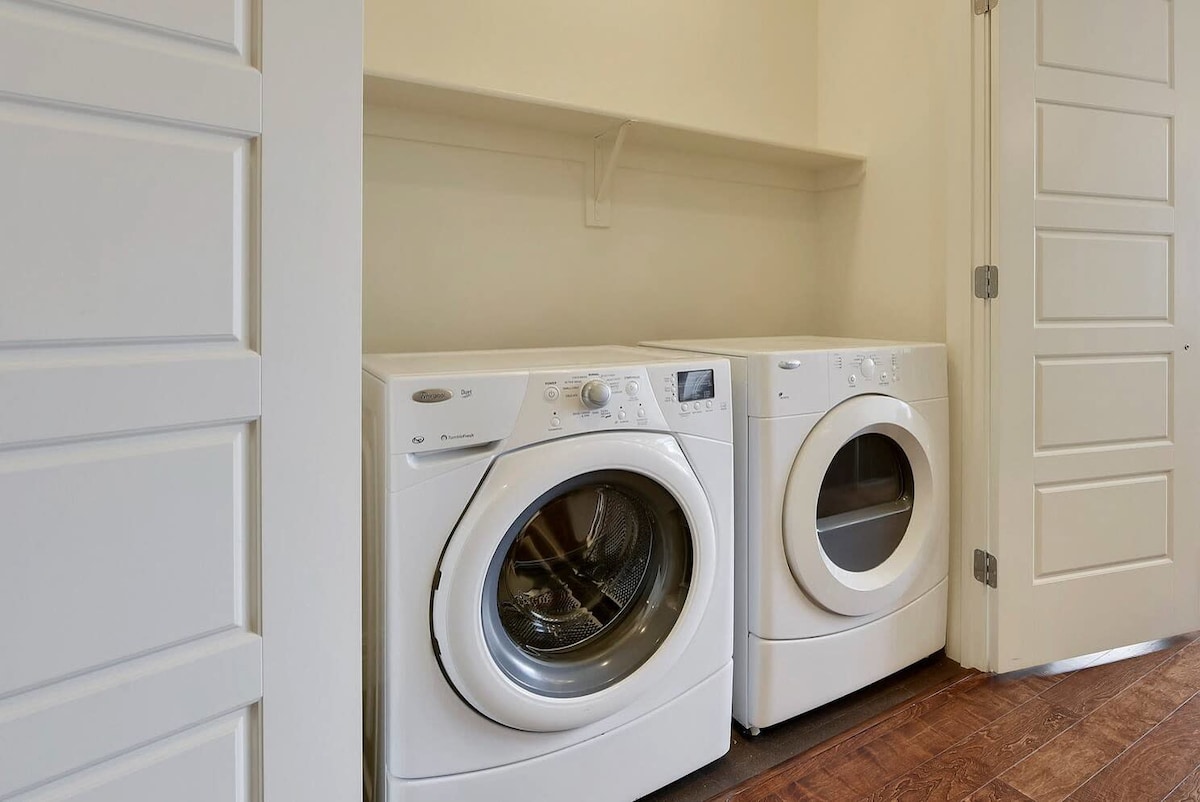 Kasa | Family Friendly 2BD, Pool & Gym | Austin