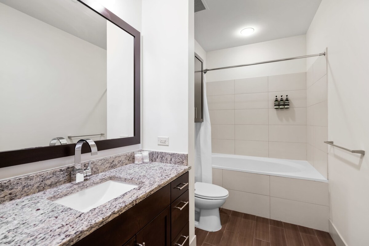 Kasa | Family Friendly 2BD, Pool & Gym | Austin