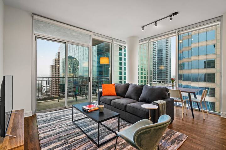 Kasa | Family Friendly 2BD, Pool & Gym | Austin gallery image 4