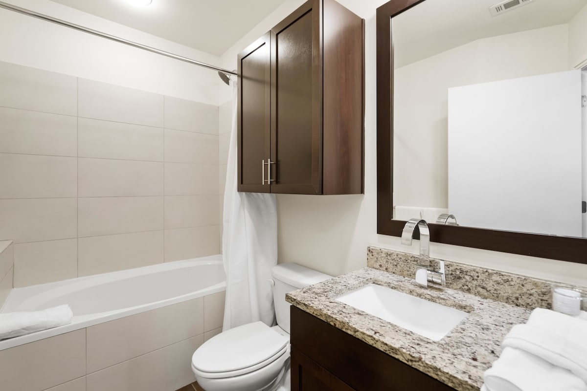 Kasa | Family Friendly 2BD, Pool & Gym | Austin