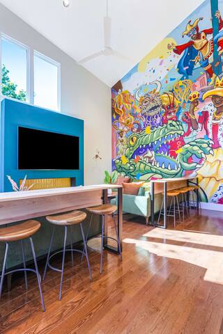 The Syd | Street Parades | Heated Pool & Oasis gallery image 4