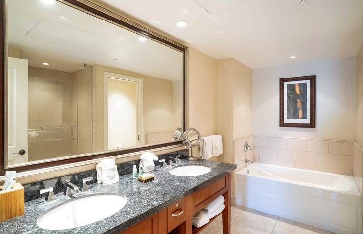 Maui Resort Rentals: Honua Kai 3BR+Den gallery image 5