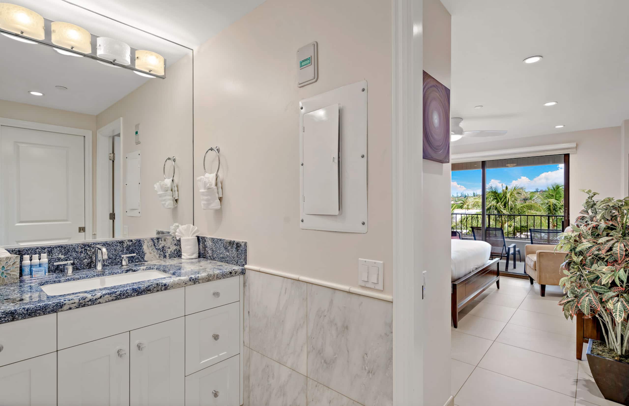Condo in Lahaina · ★4.88 · 2 bedrooms · 3 beds · 2 baths - Image 23