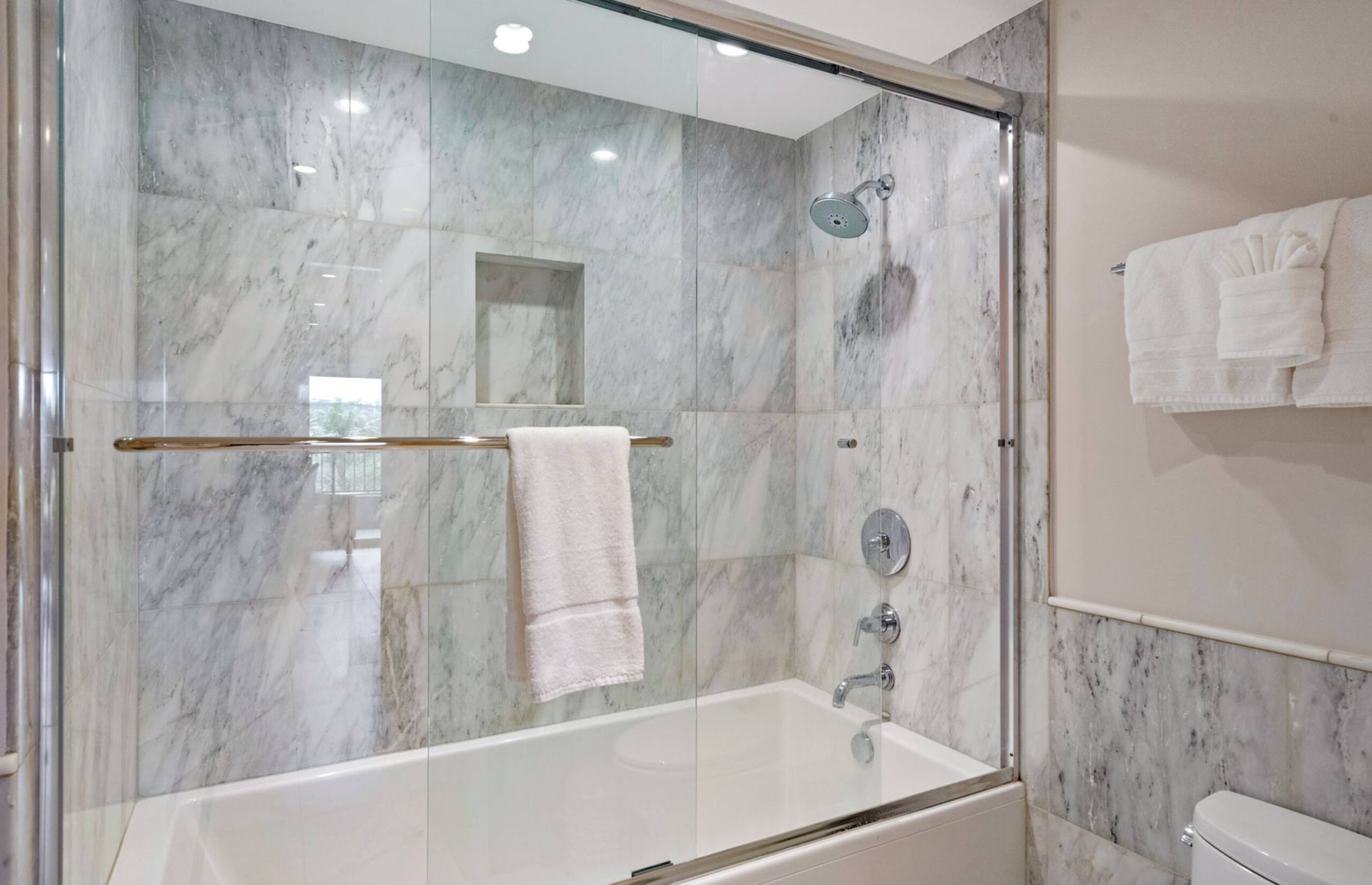 Condo in Lahaina · ★4.88 · 2 bedrooms · 3 beds · 2 baths - Image 22