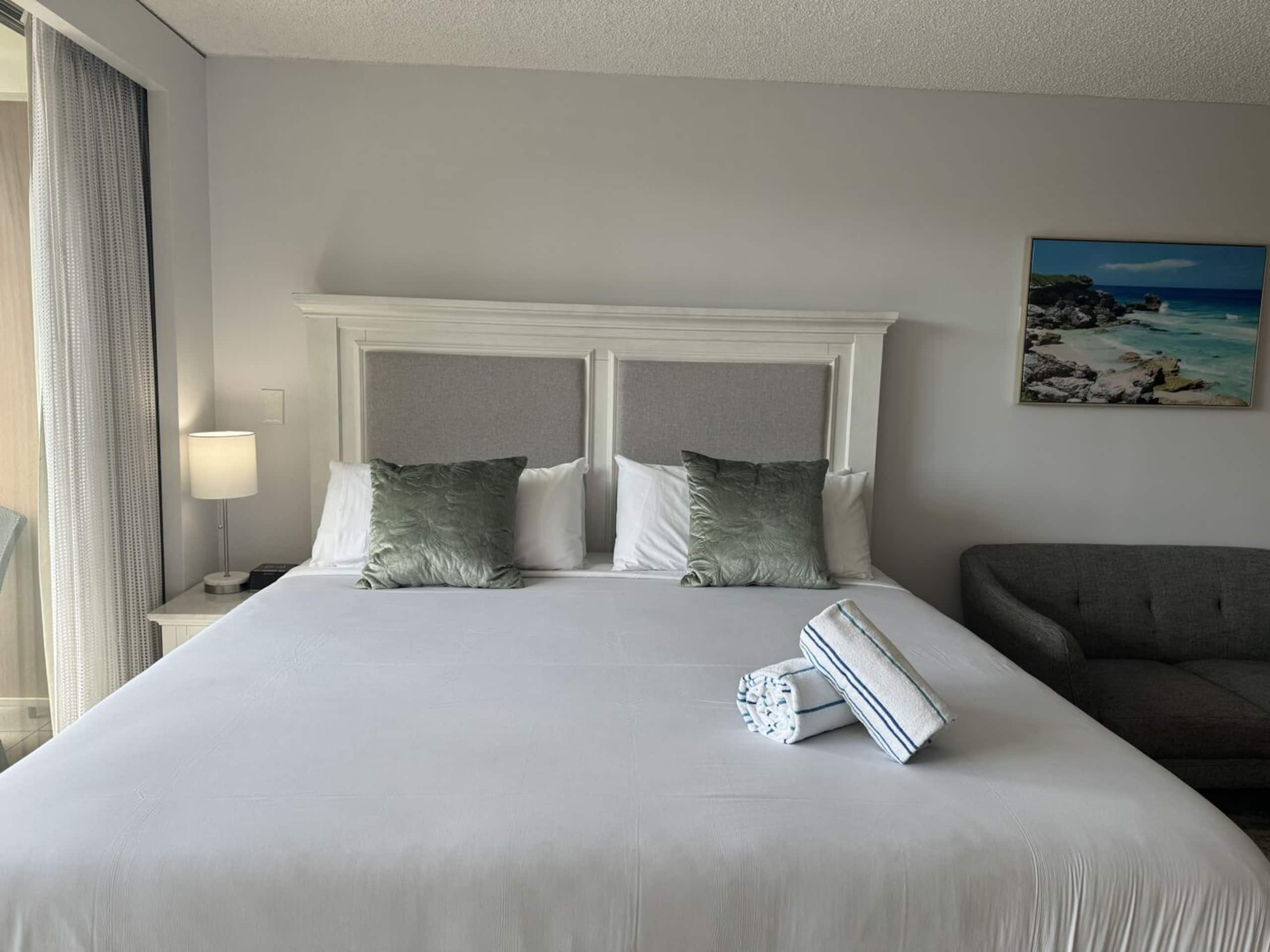 Condo in Honolulu · ★4.84 · 1 bedroom · 1 bed · 1 private bath - Image 2