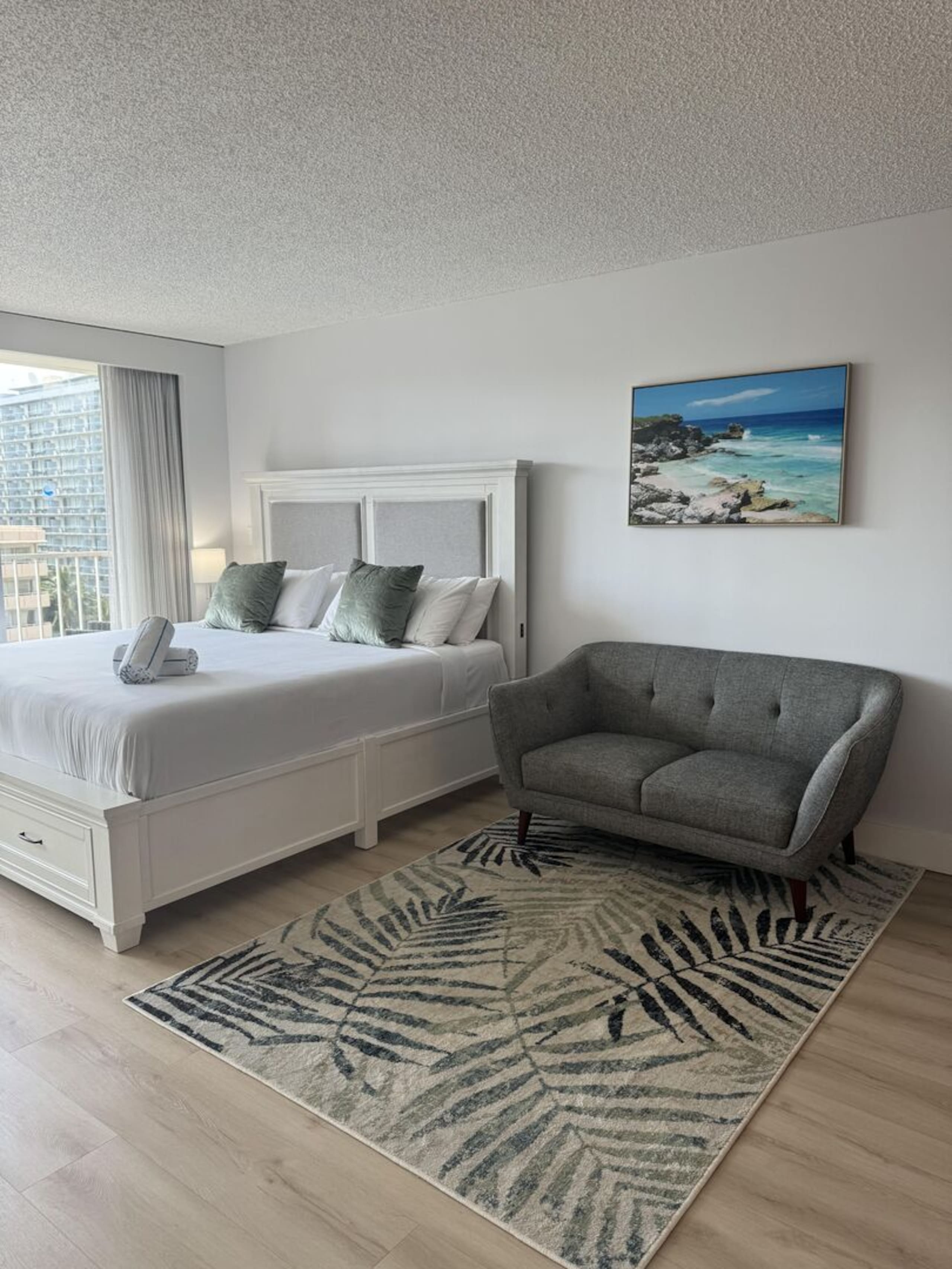 Condo in Honolulu · ★4.84 · 1 bedroom · 1 bed · 1 private bath - Image 4