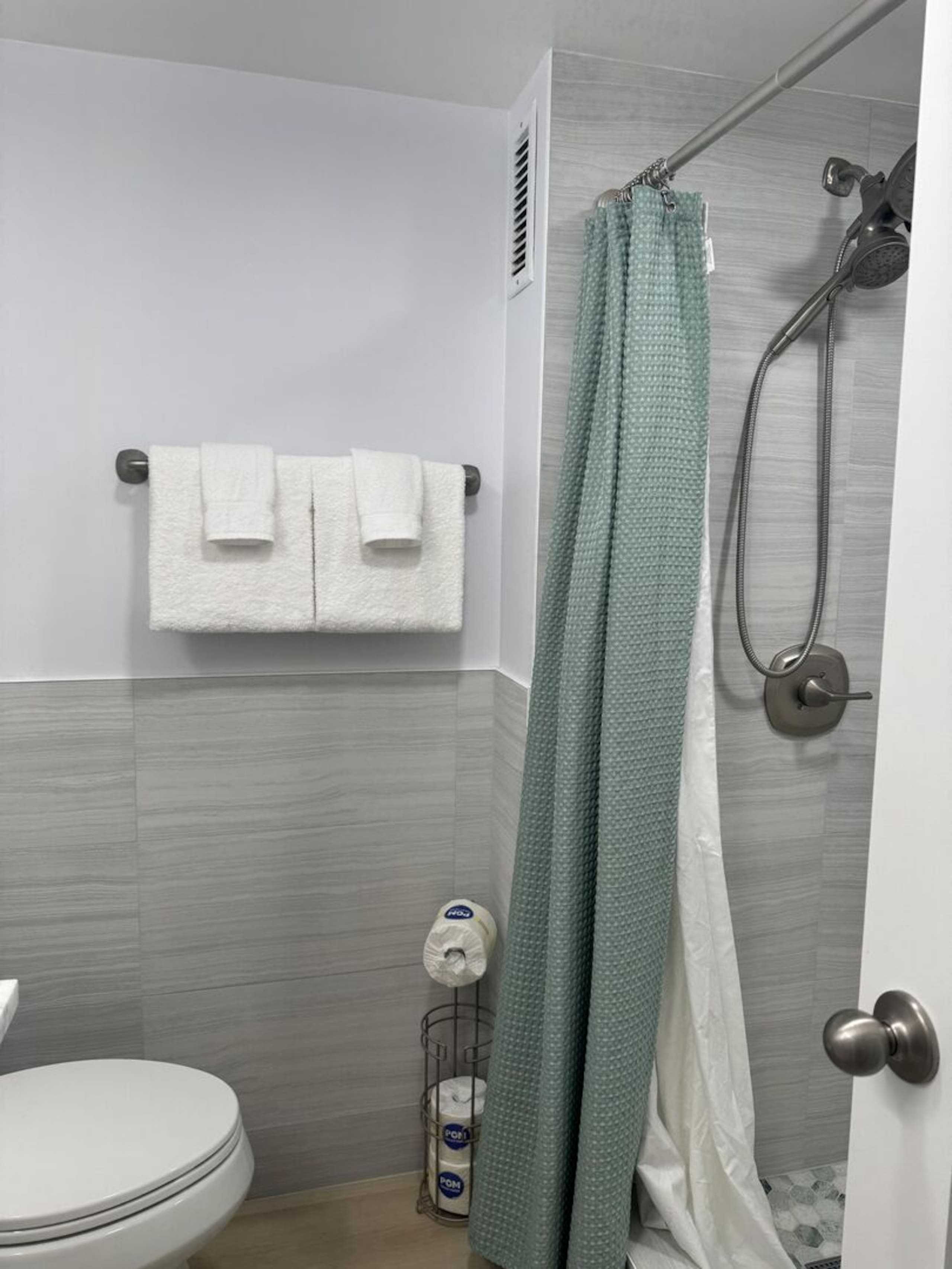 Condo in Honolulu · ★4.84 · 1 bedroom · 1 bed · 1 private bath - Image 12