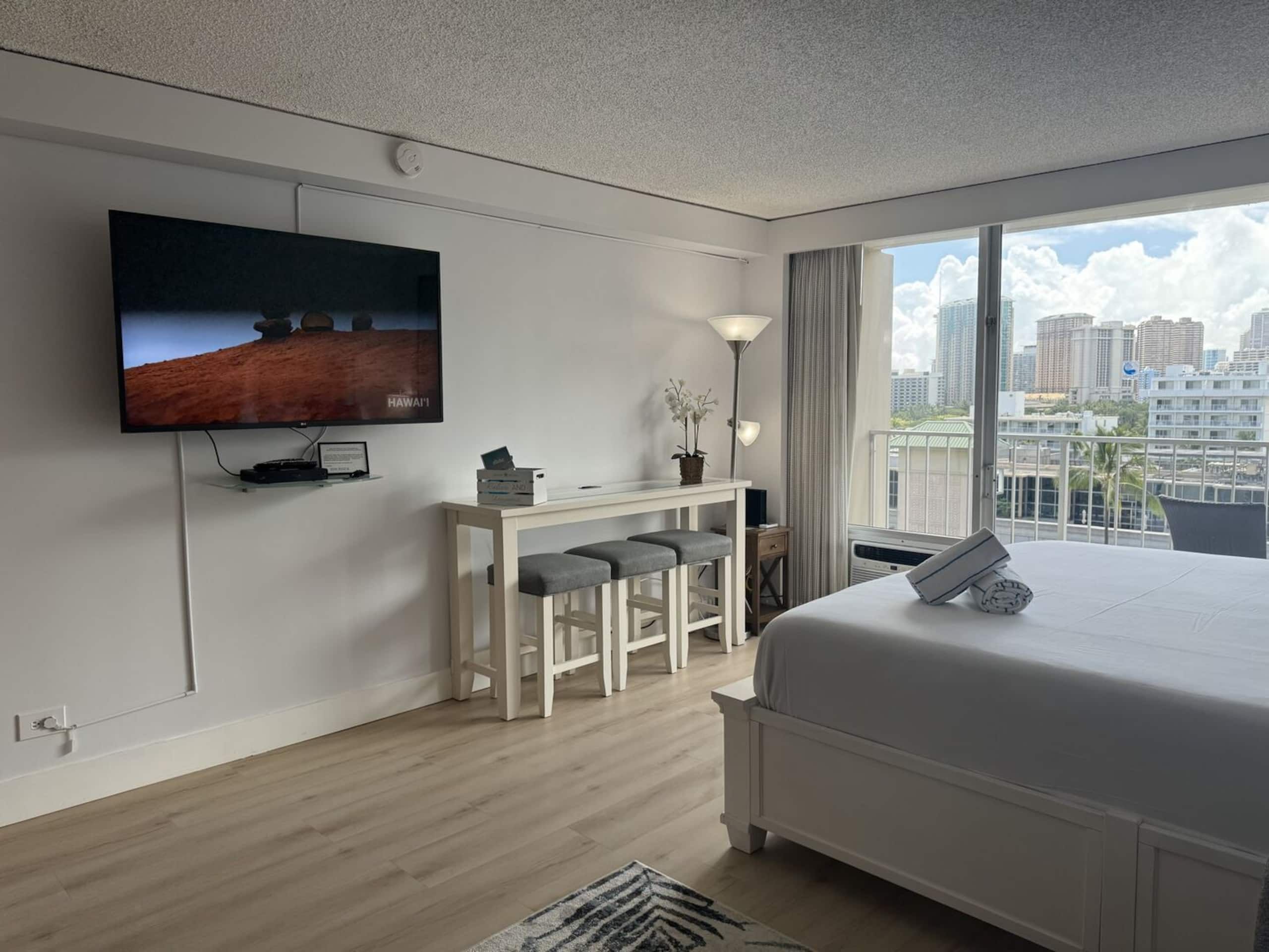 Condo in Honolulu · ★4.84 · 1 bedroom · 1 bed · 1 private bath - Image 8