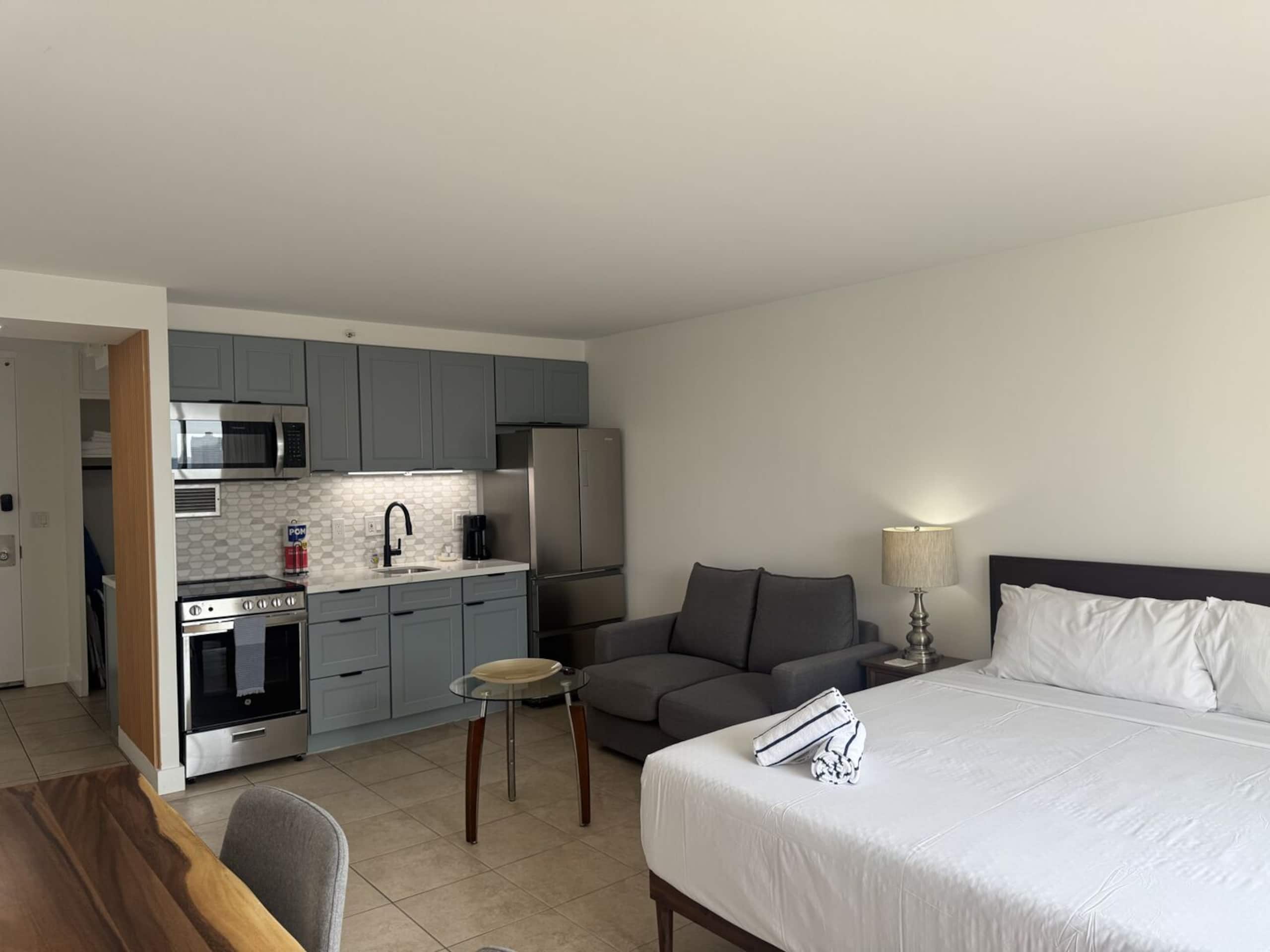 Condo in Honolulu · ★4.85 · 1 bedroom · 1 bed · 1 private bath - Image 4