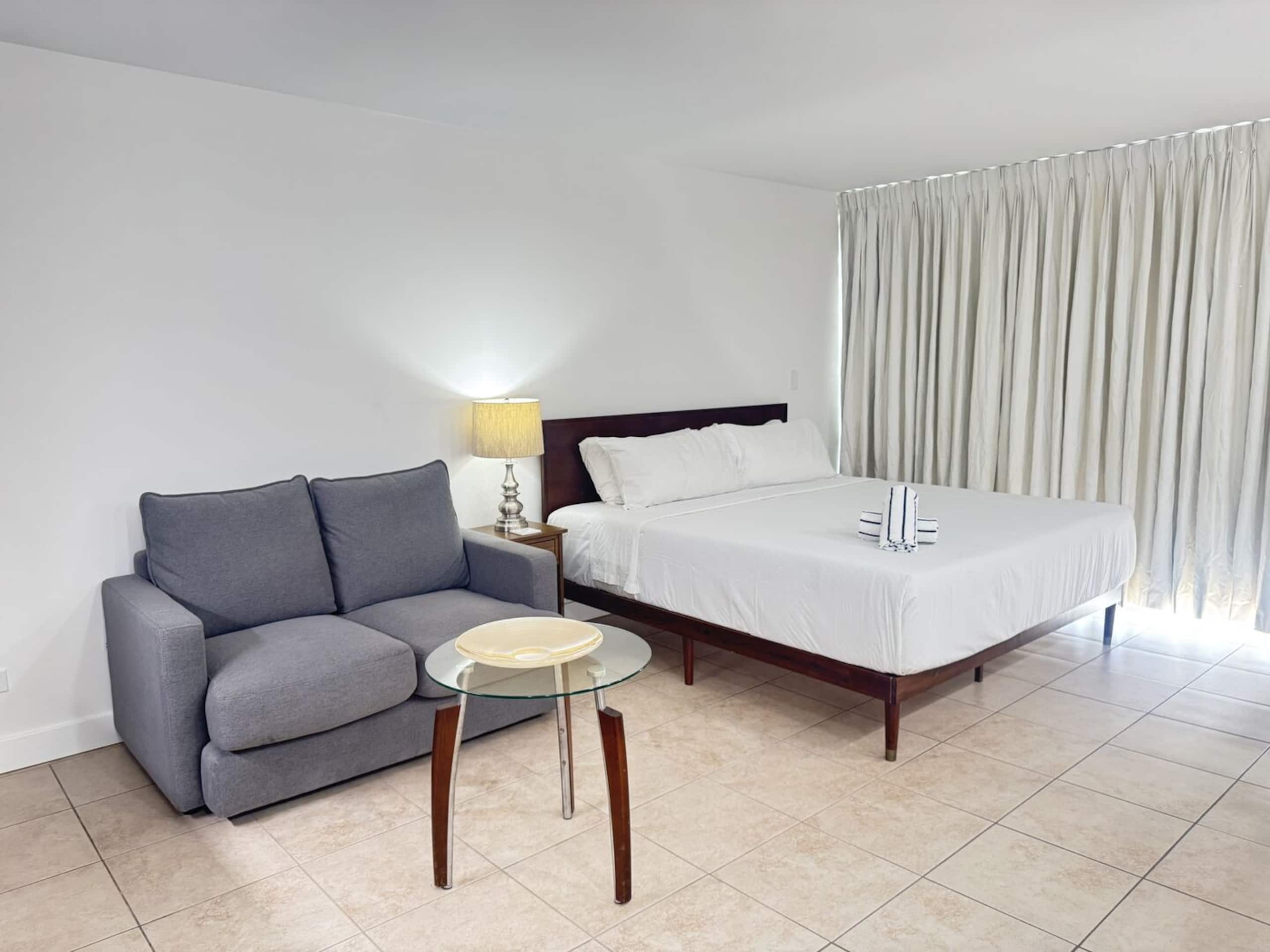 Condo in Honolulu · ★4.85 · 1 bedroom · 1 bed · 1 private bath - Image 2