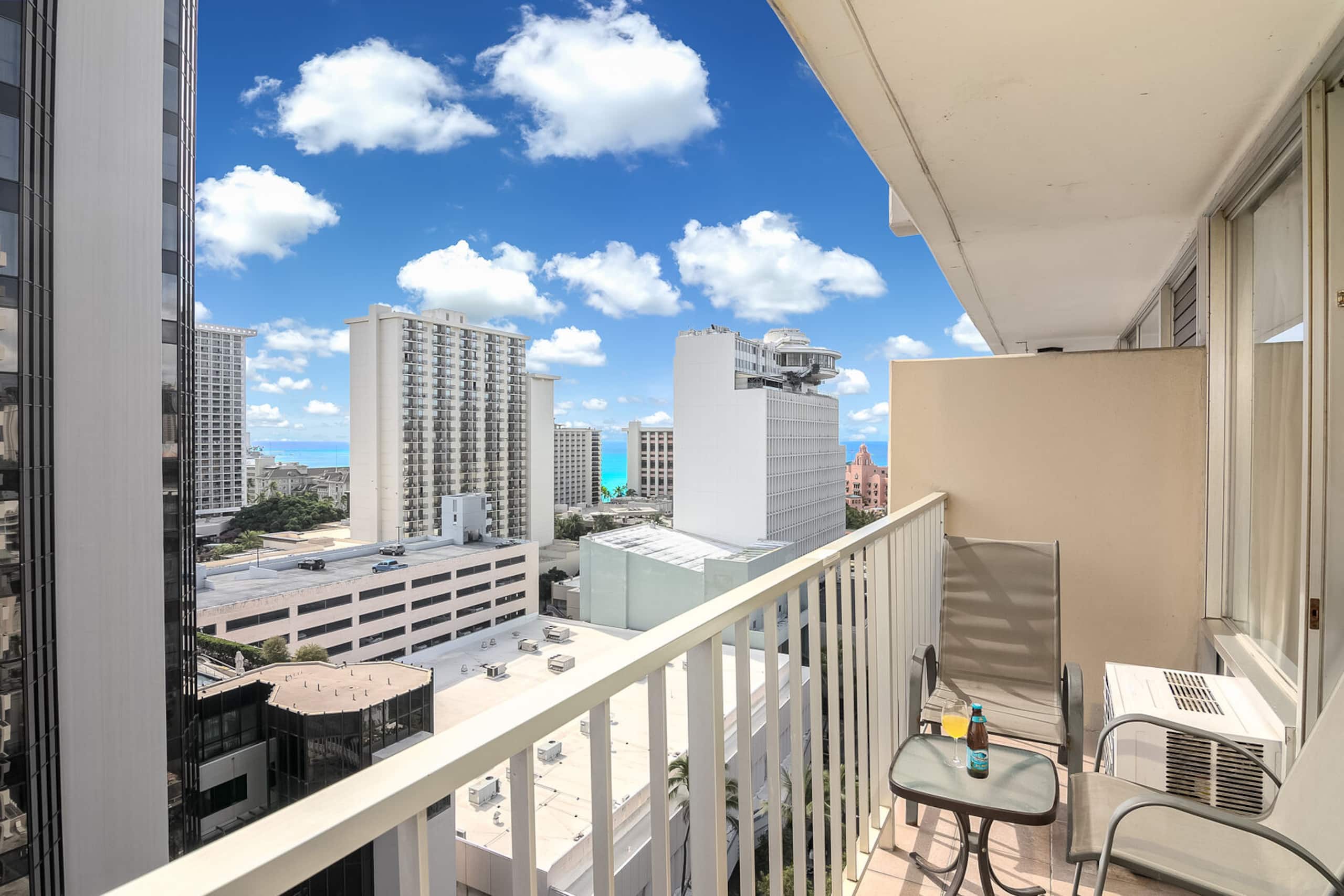 Condo in Honolulu · ★4.79 · 1 bedroom · 1 bed · 1 private bath - Image 3