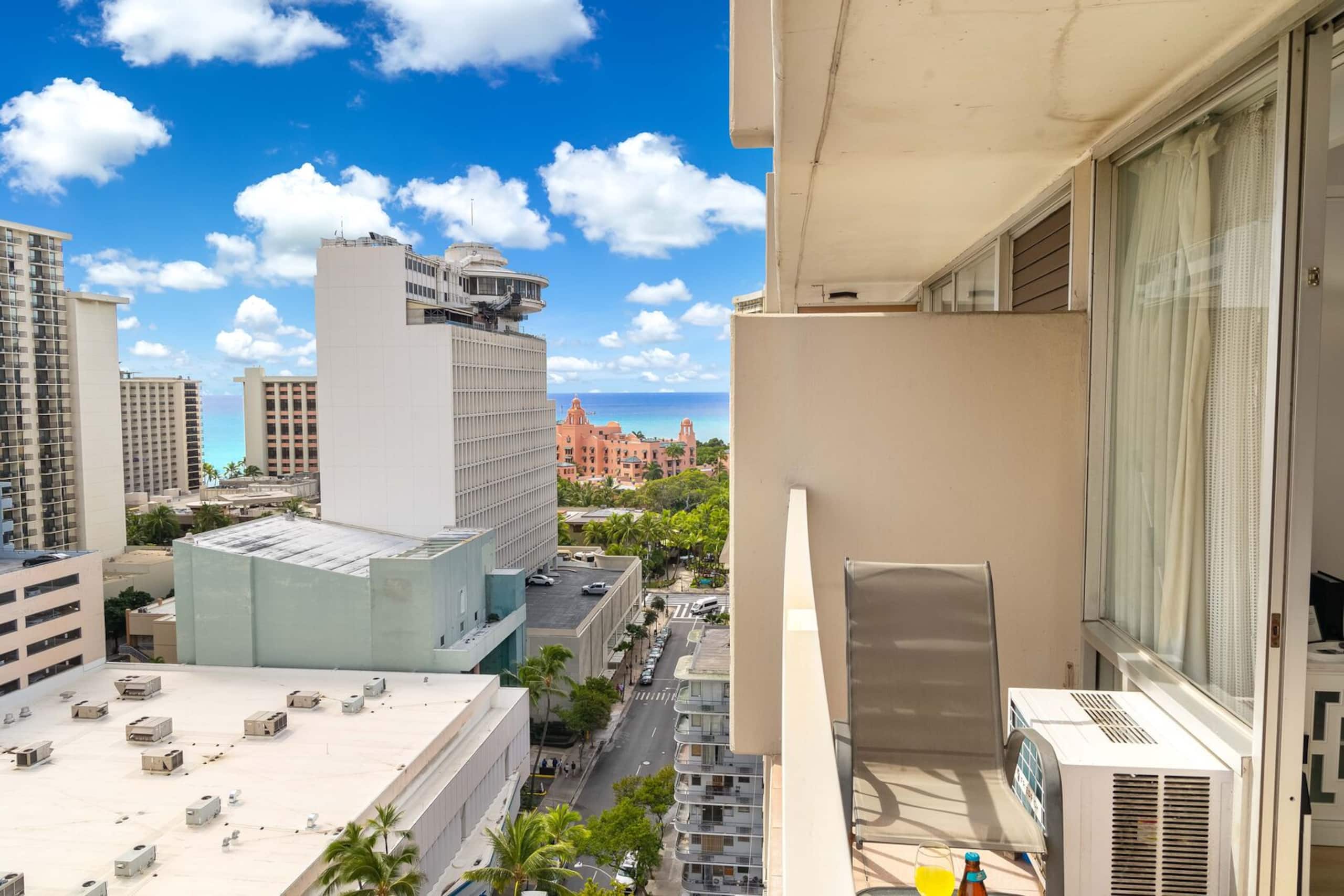 Condo in Honolulu · ★4.79 · 1 bedroom · 1 bed · 1 private bath - Image 4