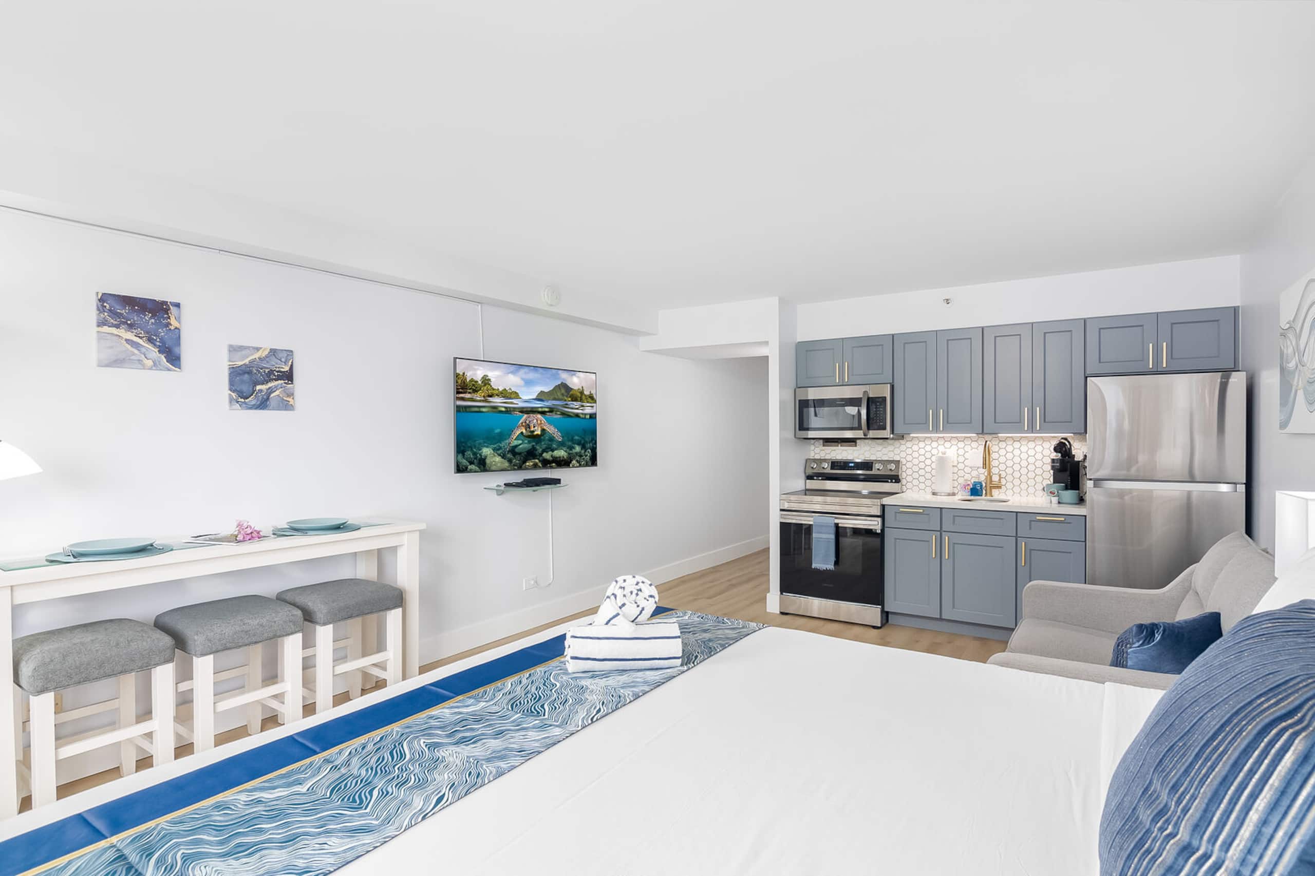 Condo in Honolulu · ★4.79 · 1 bedroom · 1 bed · 1 private bath - Image 2
