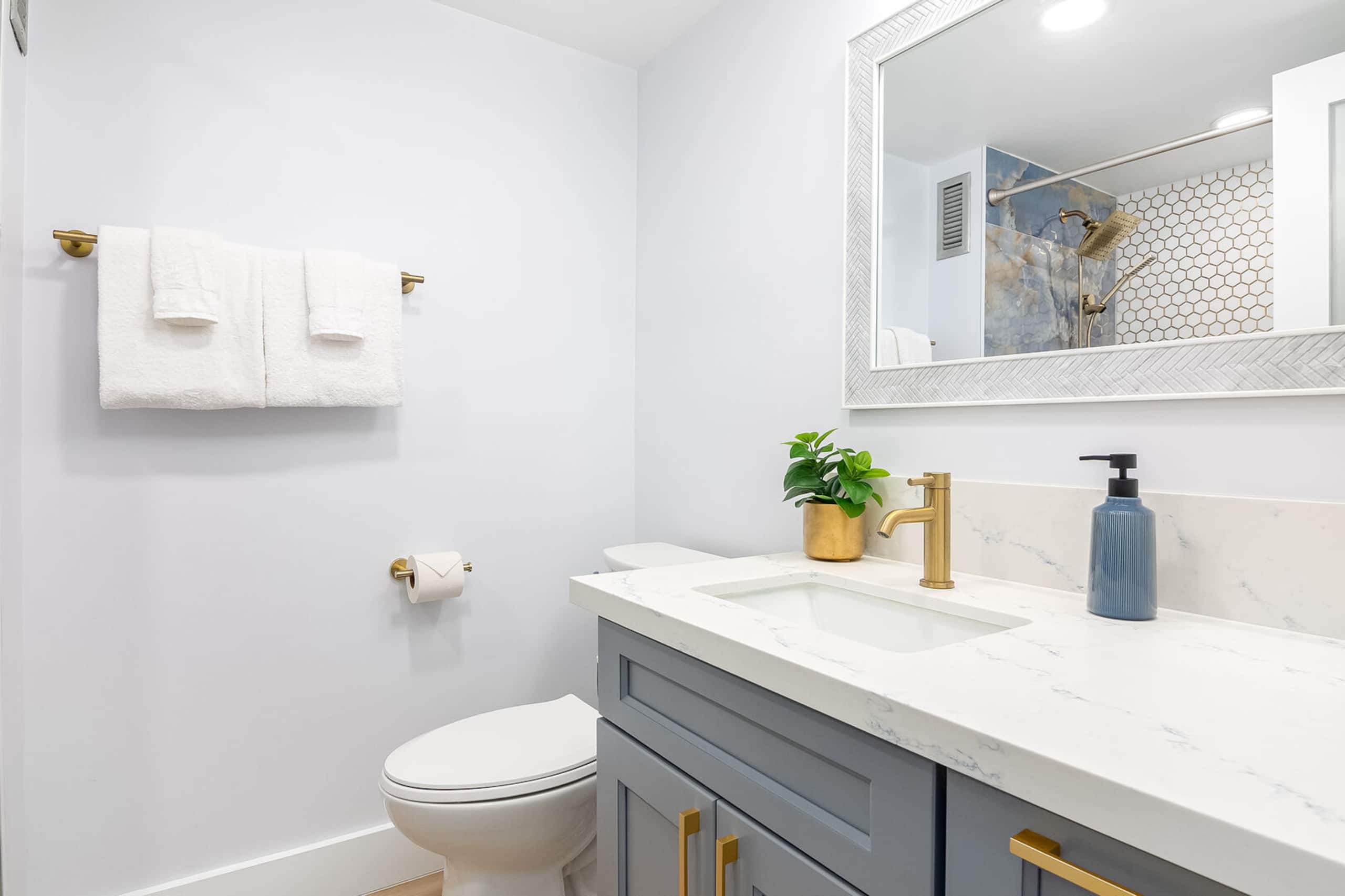 Condo in Honolulu · ★4.79 · 1 bedroom · 1 bed · 1 private bath - Image 27