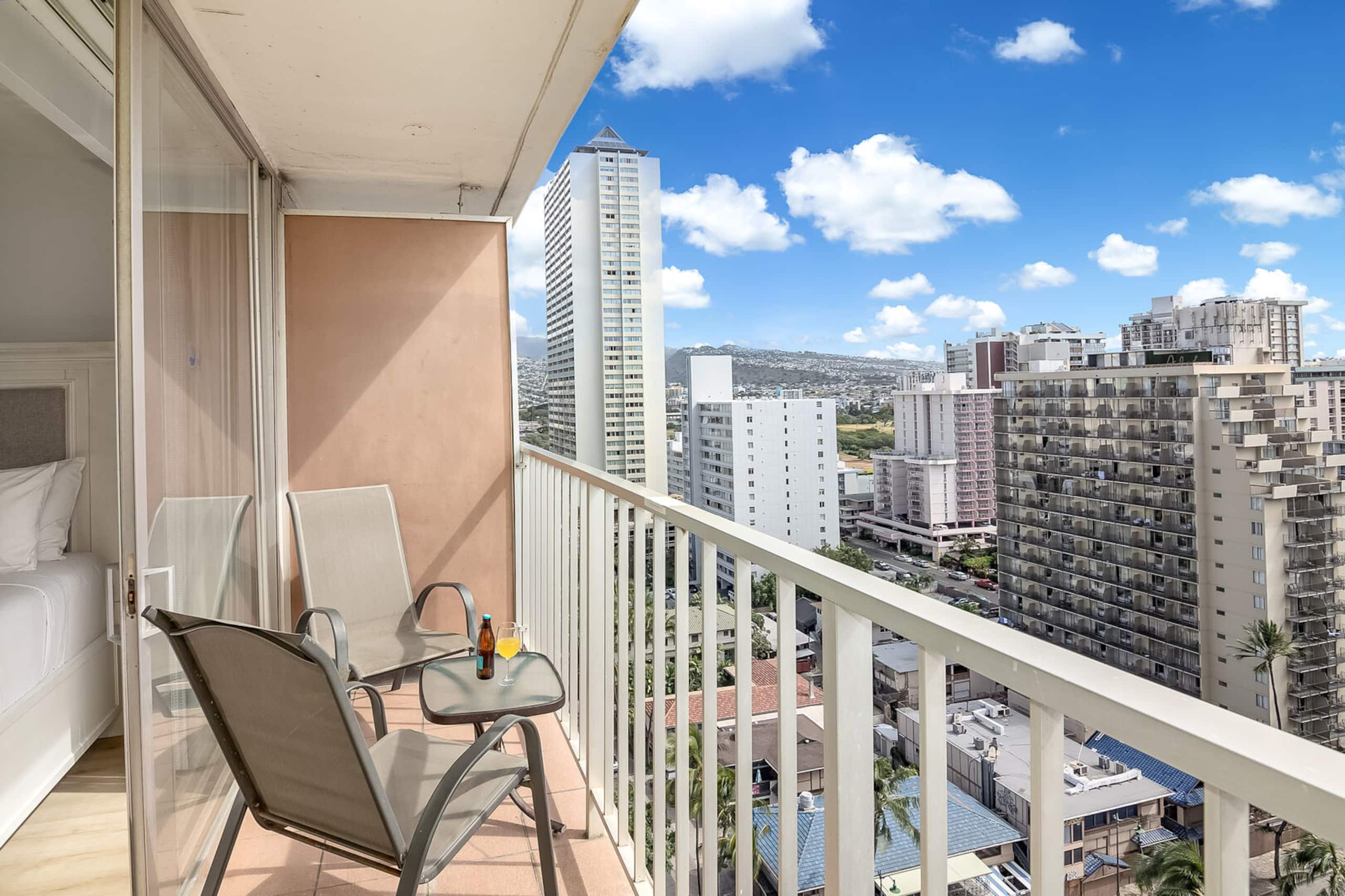 Condo in Honolulu · ★4.79 · 1 bedroom · 1 bed · 1 private bath - Image 8