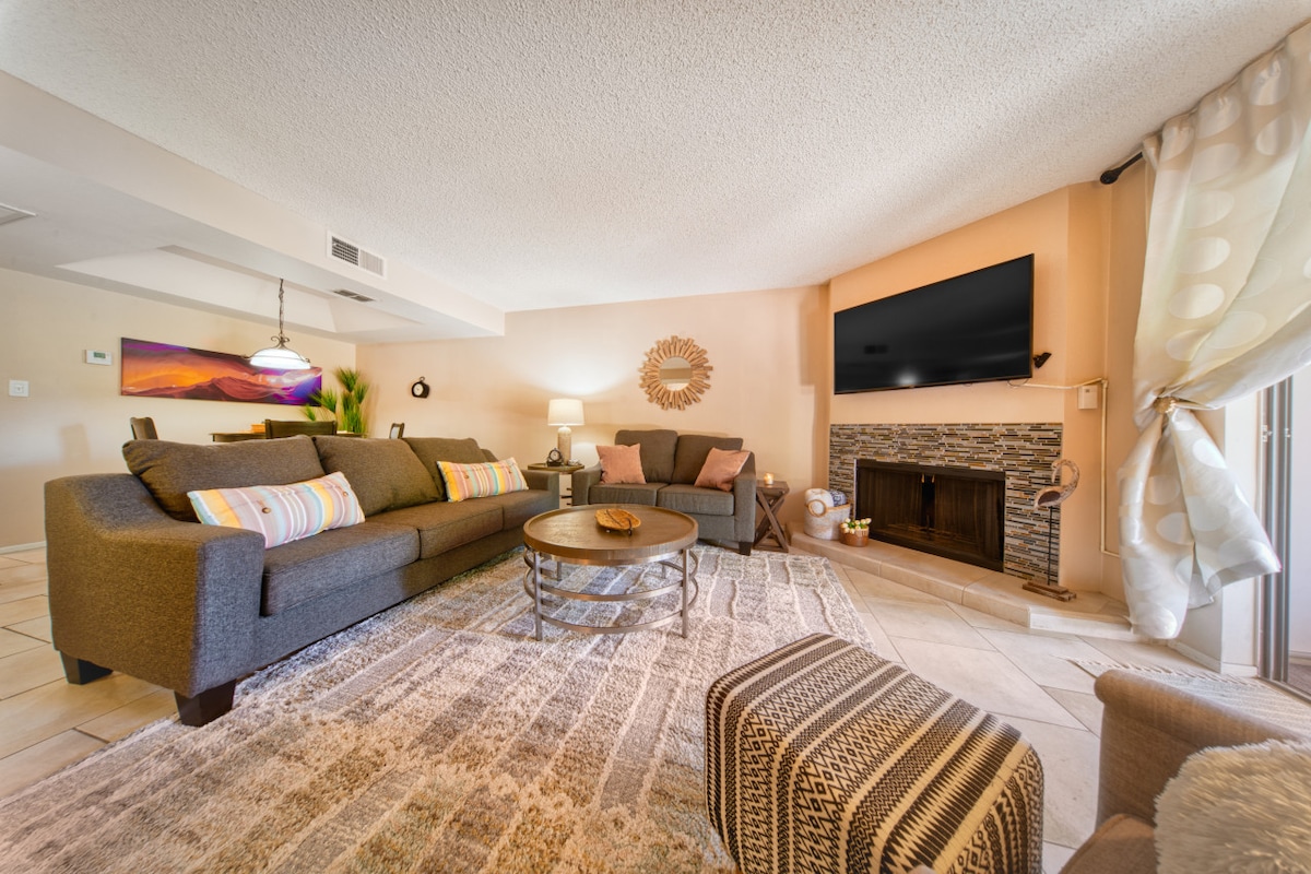 Ovaj je kauč bračni krevet na razvlačenje.