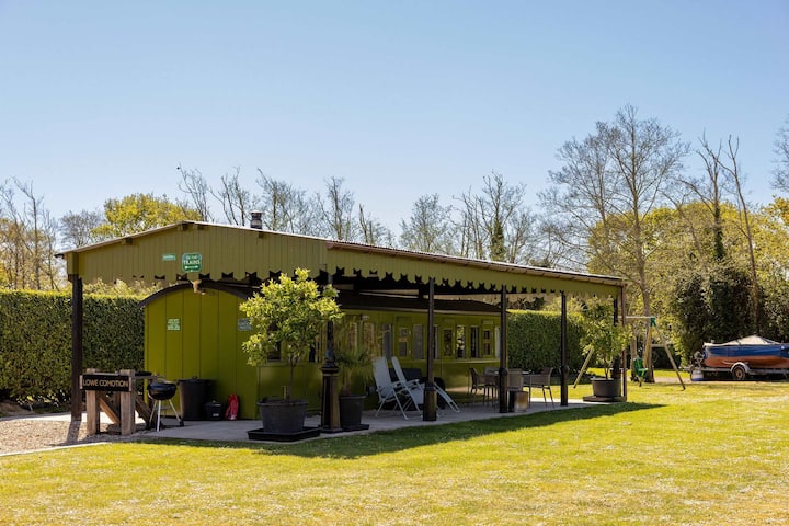 Railways For Rent Unique & Comfy Remodelled Railway Carriage - Flats for Rent in ...