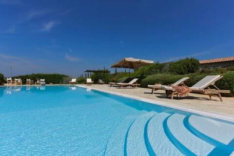 White Retreat 17, prestigious rental villa with po