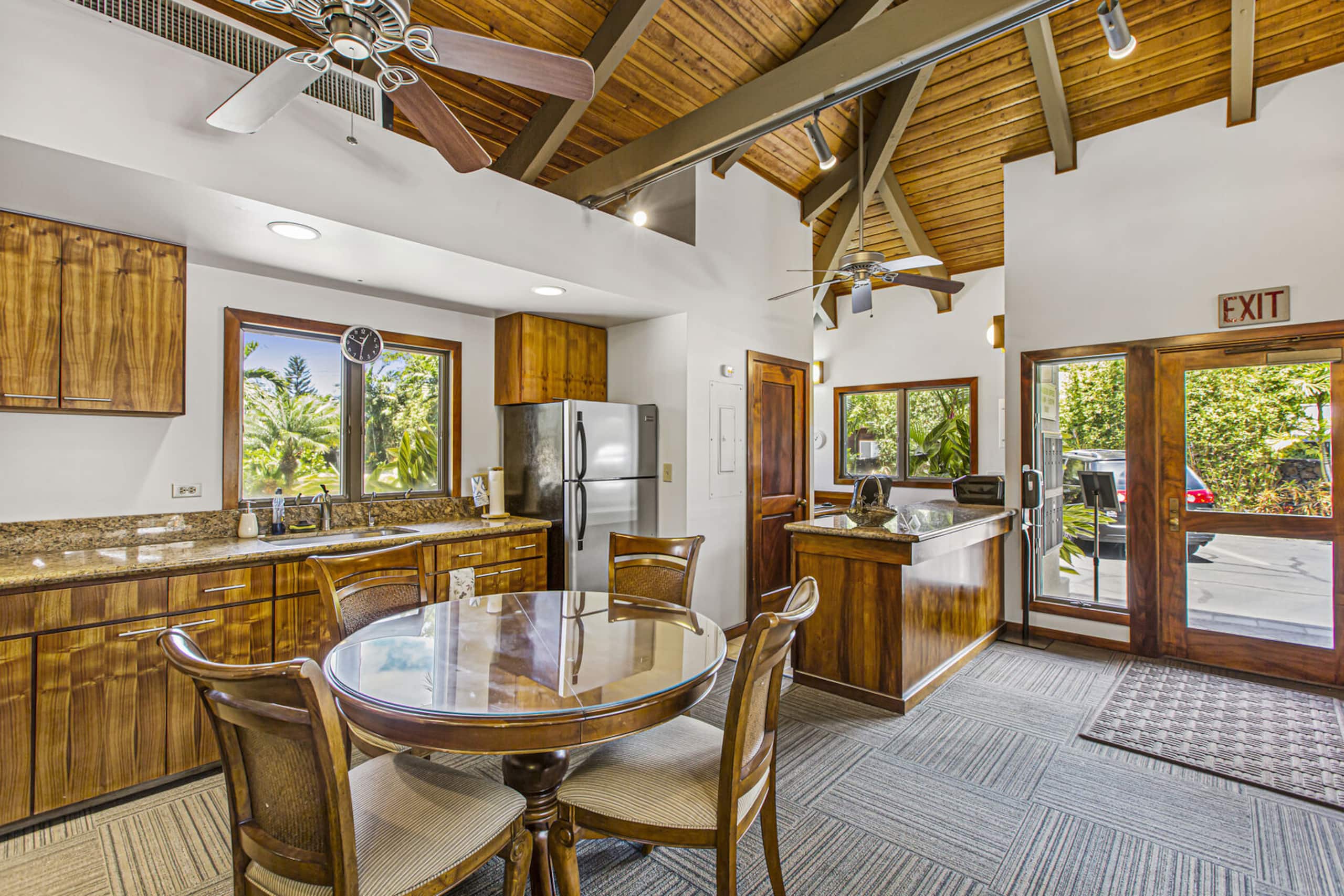 Condo in Lahaina · ★5.0 · 3 bedrooms · 4 beds · 2 baths - Image 60