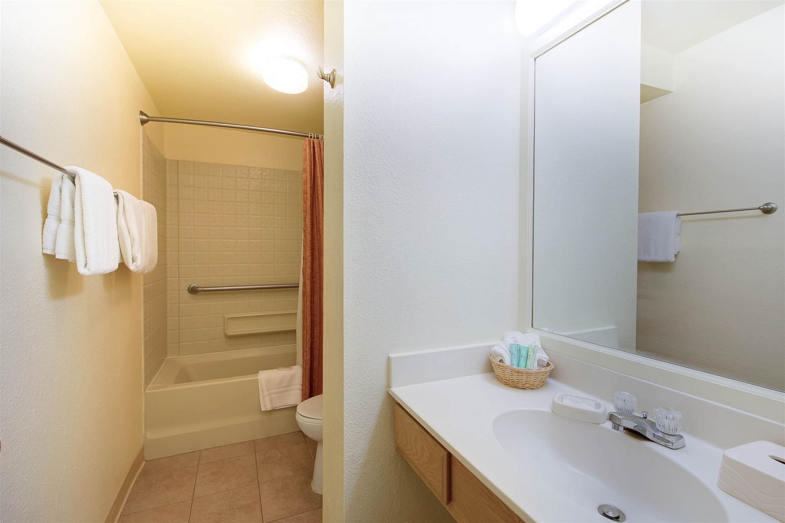 Condo in Kapaa · ★4.42 · 2 bedrooms · 3 beds · 2 shared baths - Image 11