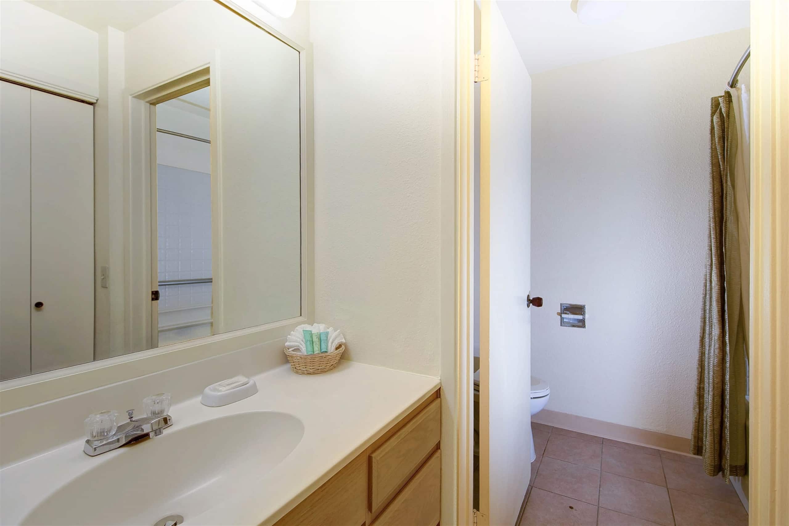 Condo in Kapaa · ★4.42 · 2 bedrooms · 3 beds · 2 shared baths - Image 10