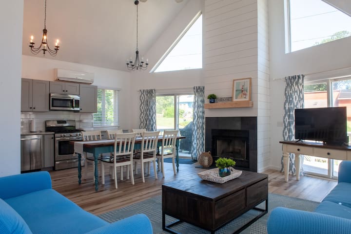 Newly Renovated Home With A/c In Bonnet Shores - Rhode Island