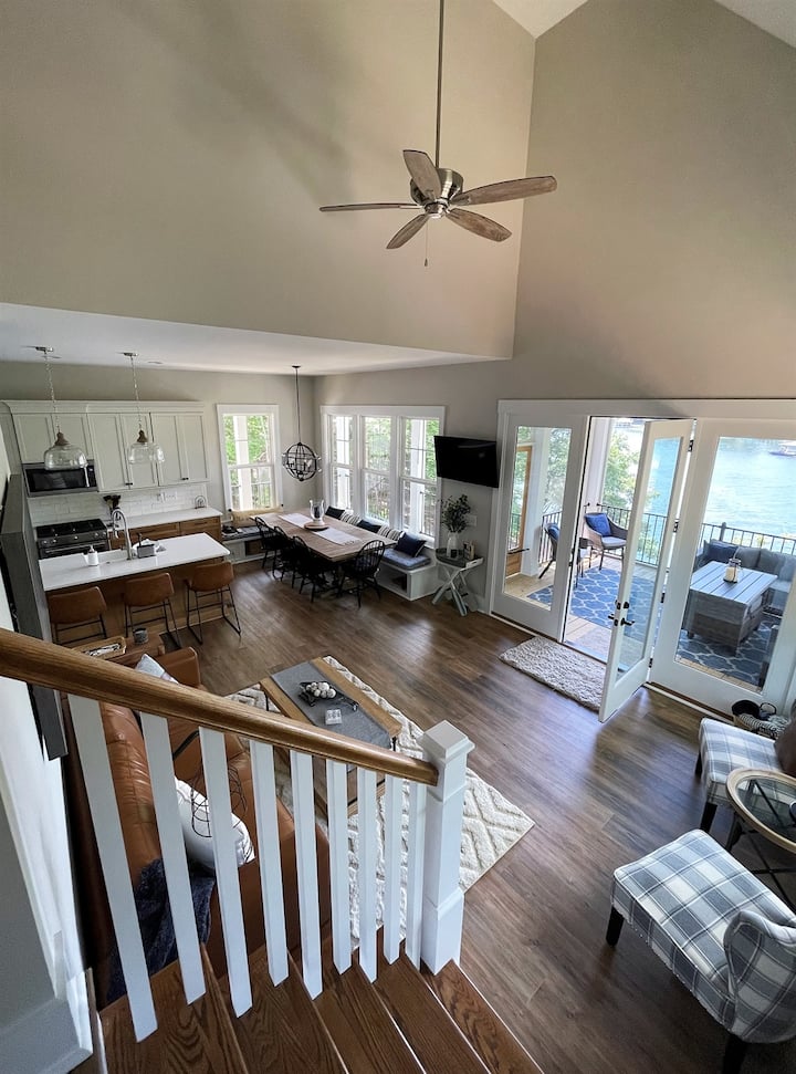 New Built! 5 BR+, 4.5 Bath, Sunset View, Lake Cove