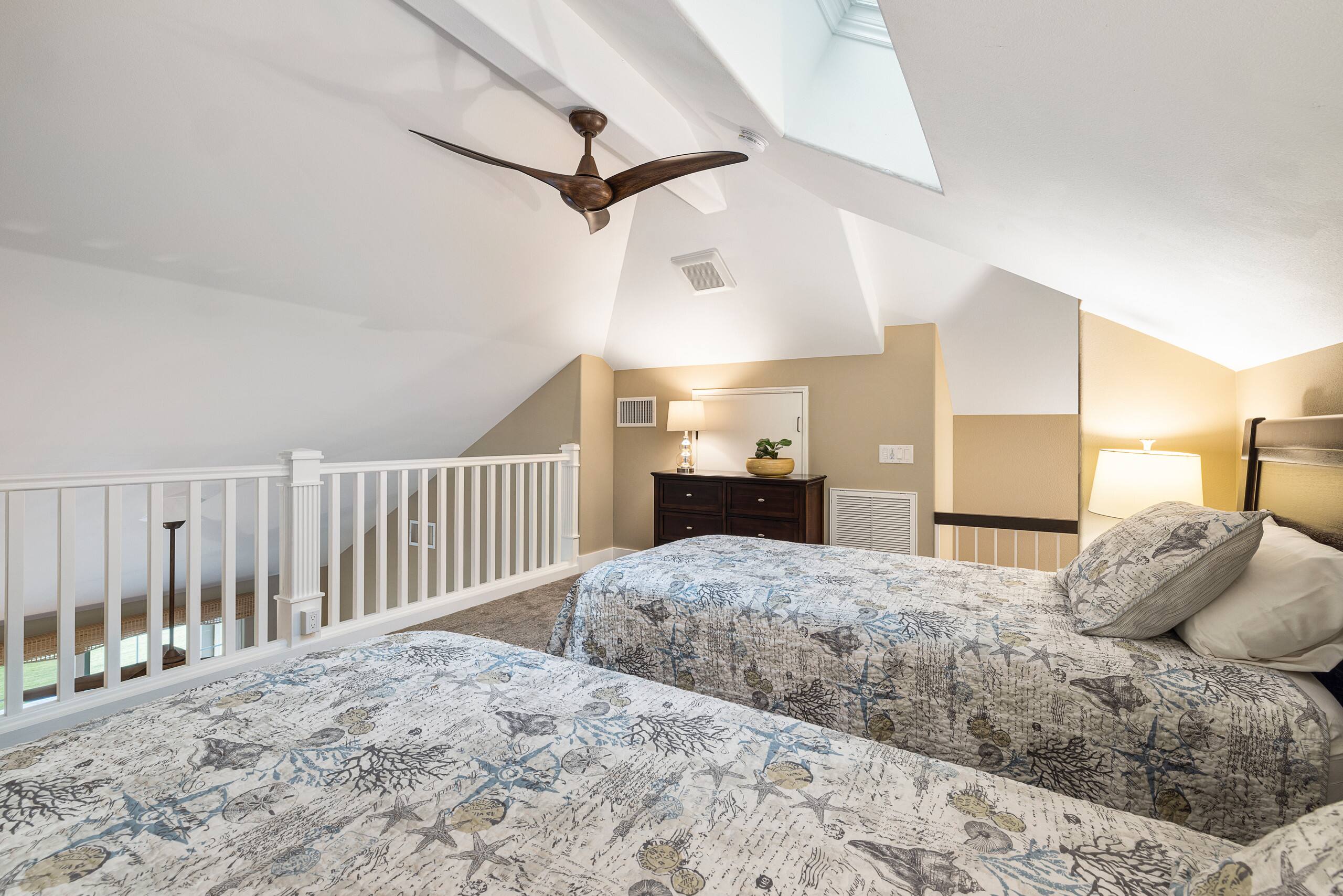 Renovated Resort Penthouse Near Shops & Beach - Photo 21