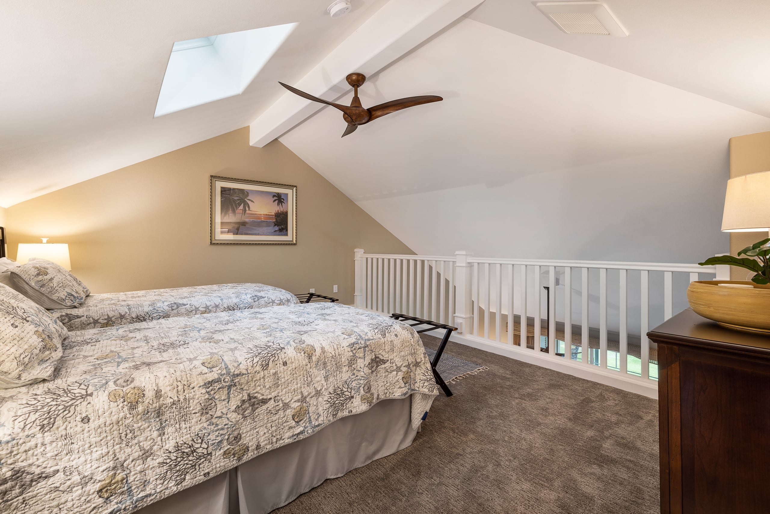 Renovated Resort Penthouse Near Shops & Beach - Photo 20