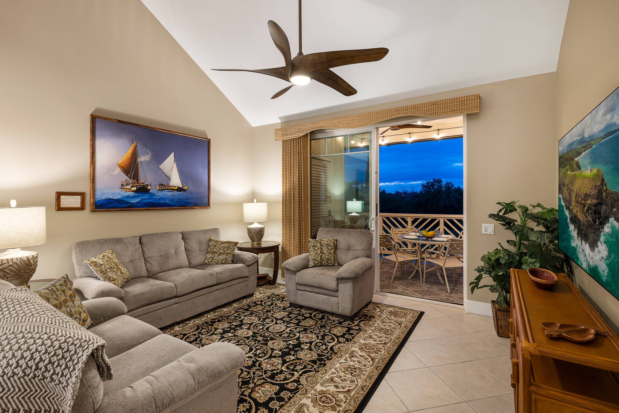 Renovated Resort Penthouse Near Shops & Beach - Photo 5